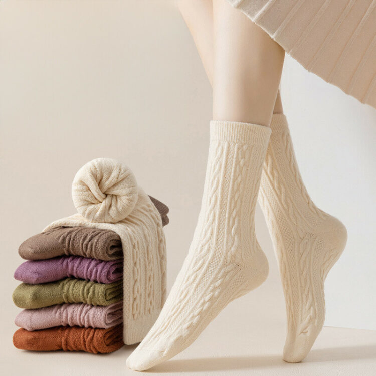 Woolen Zigzag Socks – Rust & Navy